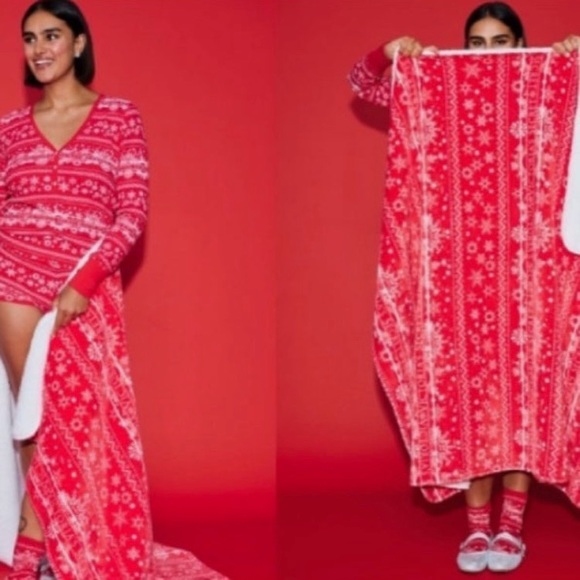 VS PINK Blanket - Picture 3 of 4